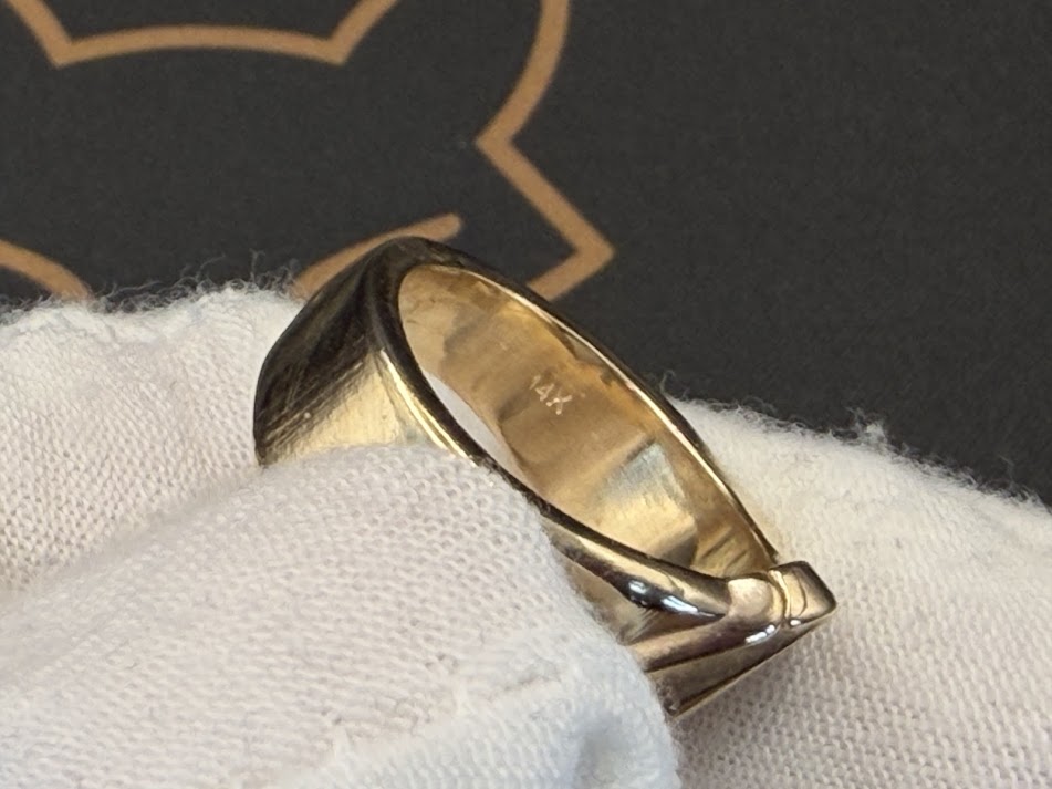 14kt Yellow Gold Modernist Heart Signet Ring