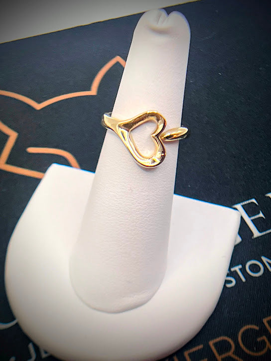 10kt Yellow Gold - Wrap Around Heart Statement Ring