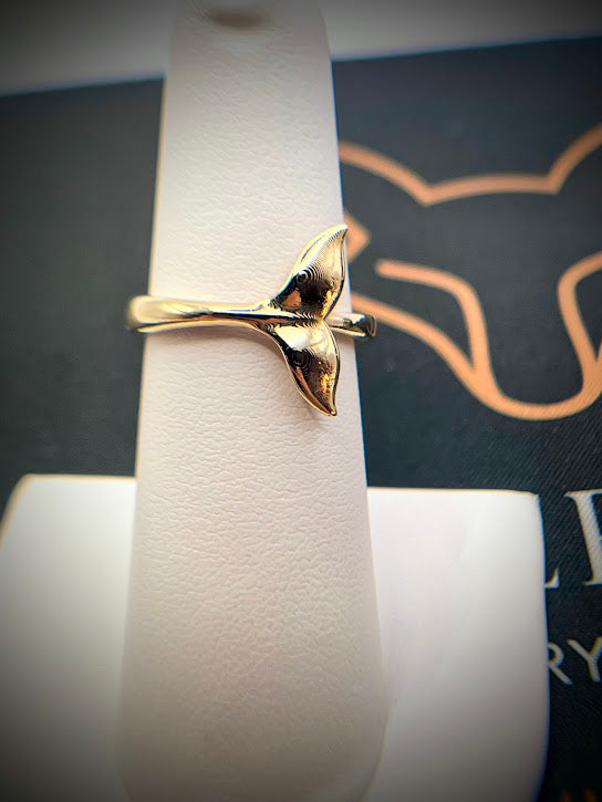 10kt Yellow Gold Whale Fish Tail Ring